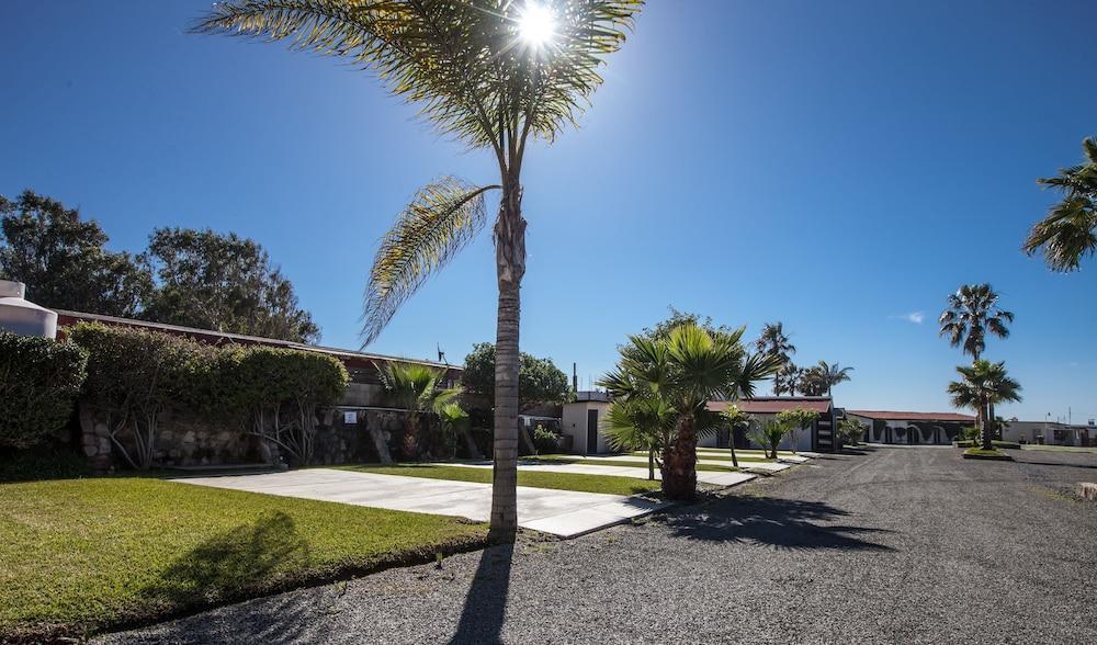 California Villas Y Hotel 恩塞纳达港 外观 照片