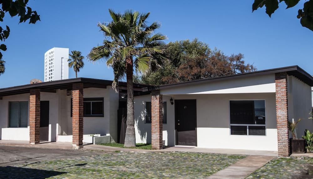California Villas Y Hotel 恩塞纳达港 外观 照片
